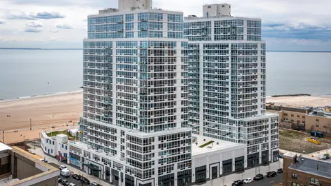  4 Star Hi-Rise Apartments