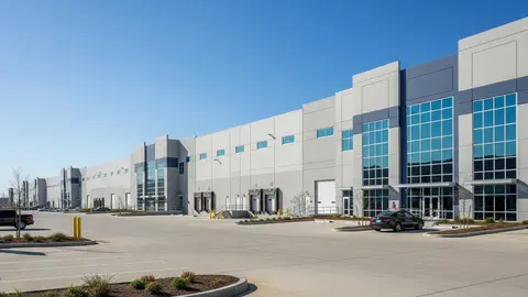 Modern Class A industrial warehouse in the U.S. showcasing 2025 warehouse development trends, logistics design, and large-format architecture for e-commerce and manufacturing.