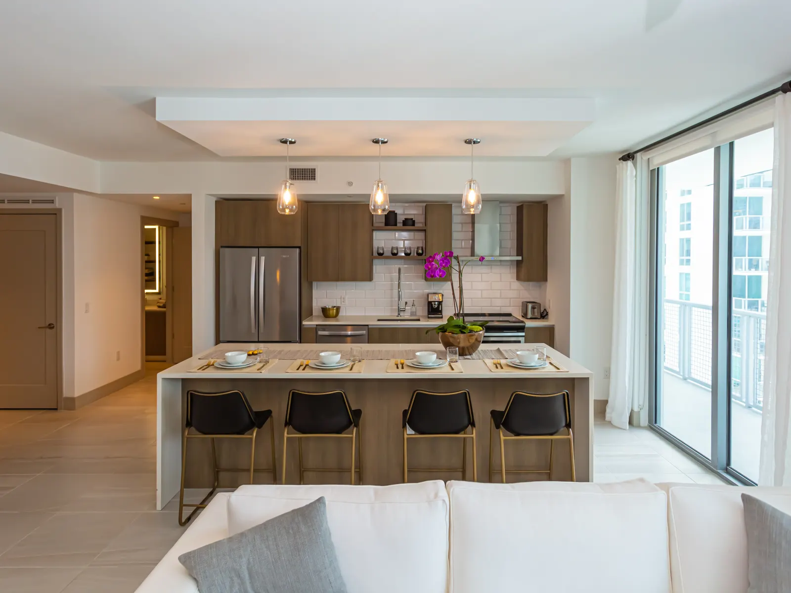 5 Star Hi-Rise Apartments