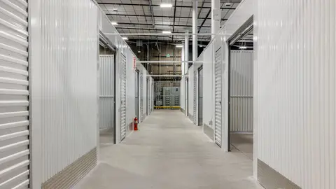Cover image for the article "U.S. Warehouse Vacancy Rates Surge in 2025: Oversupply Hotspots and Implications"